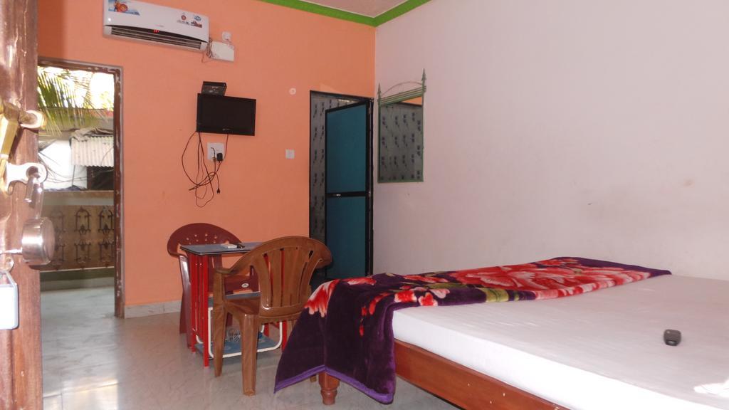 J.S Holiday Guest House Calangute Extérieur photo