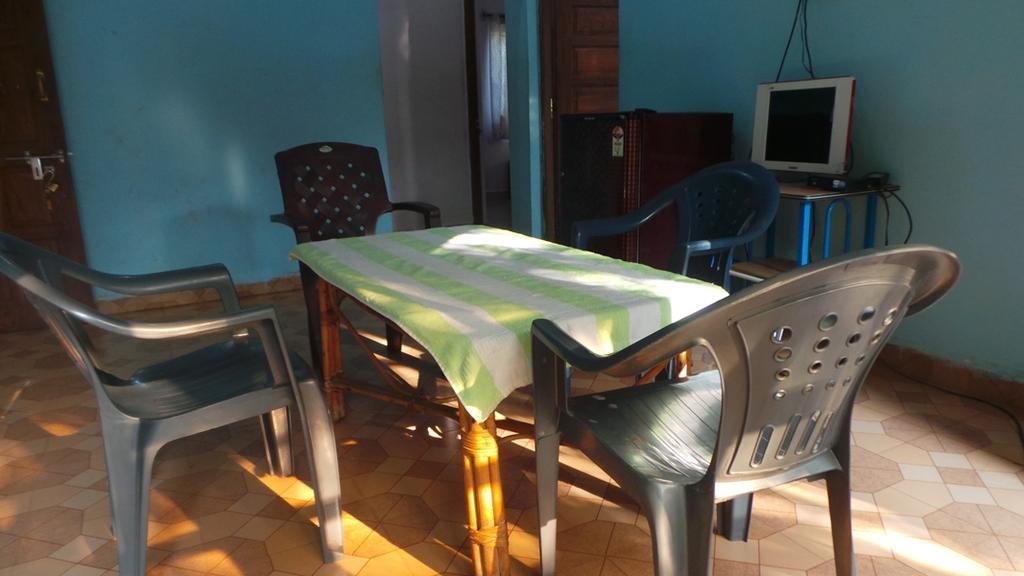 J.S Holiday Guest House Calangute Extérieur photo
